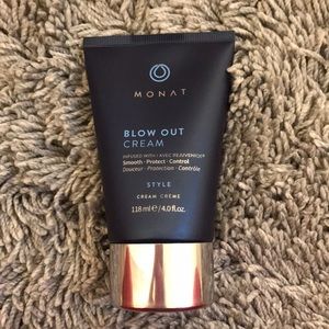 Monat Blow Out Cream